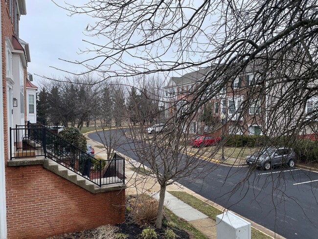 Photo - Elegant And Spacious 3 Bed 3.5 Bath Townhome In Vibrant Loudon Parkway Center