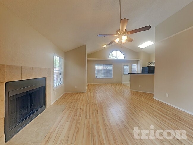 Photo - 2033 Feather Ln