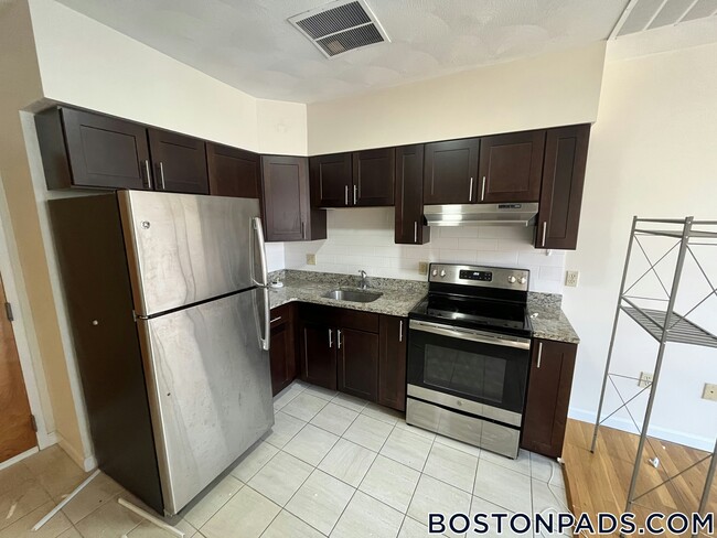 81 Essex St Unit 77