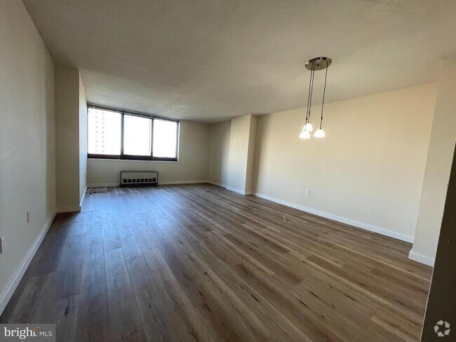 Building Photo - 1420 Locust St Unit 20G Rental