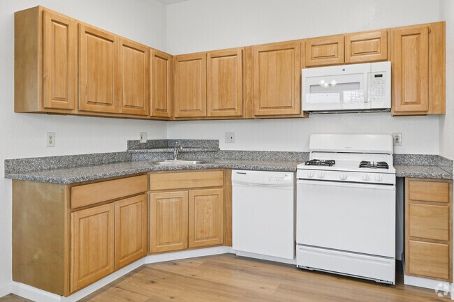 2BR, 2BA - 1140SF - Kitchen