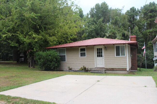 Photo - Welcome to Marguretteville on Kerr Lake!