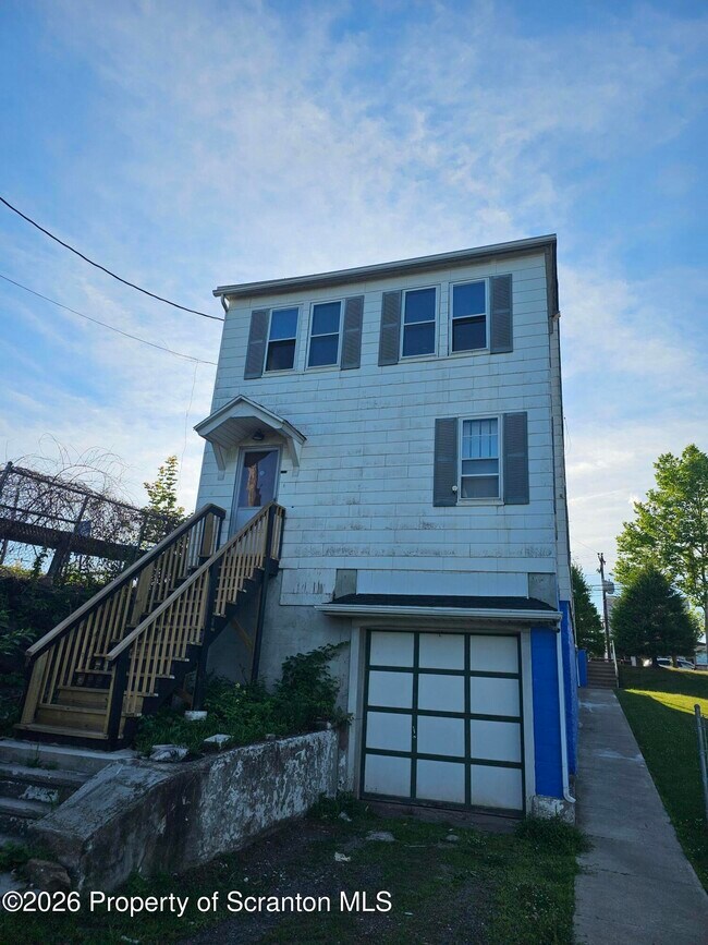 Photo - 106 N Main St