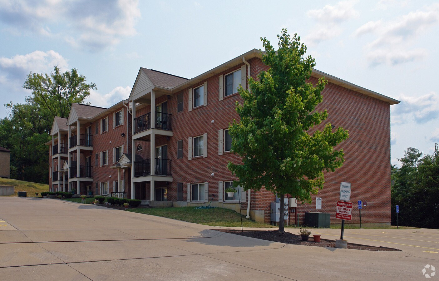 Day Garden Apartments - Day Garden Apartments