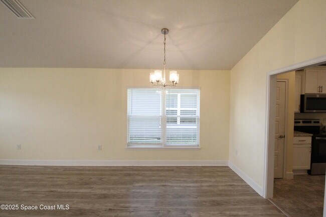 Photo - 705 Kylar Dr NW