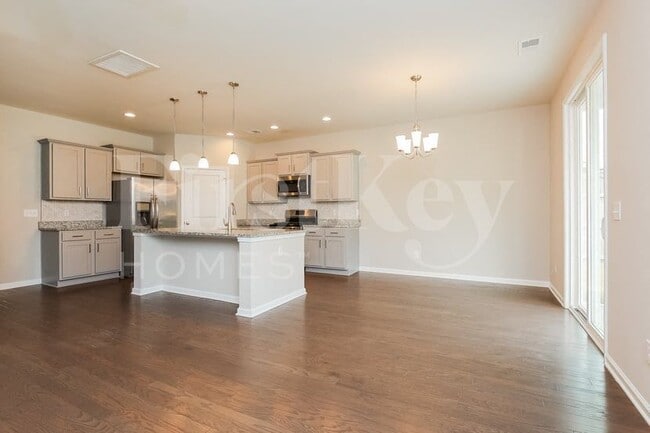 Photo - 817 Neosho Ct