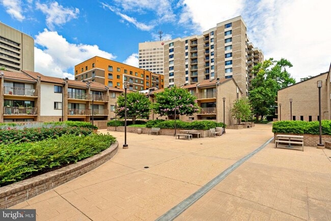Building Photo - 118 Monroe St Unit 304 Rental