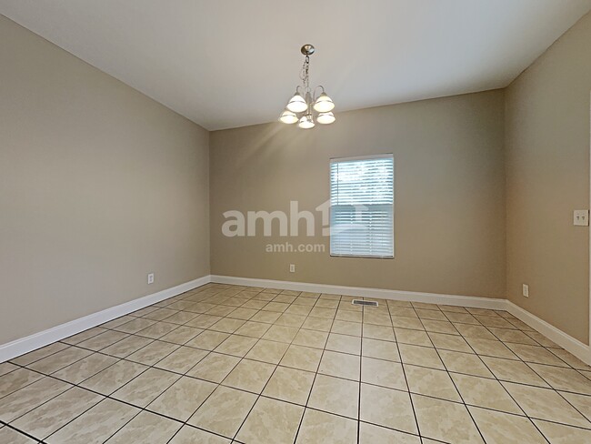 8123 Chestnut Hill Ln