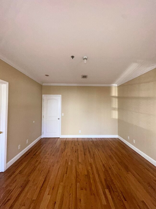 Photo - 272 St Pauls Ave Unit 1