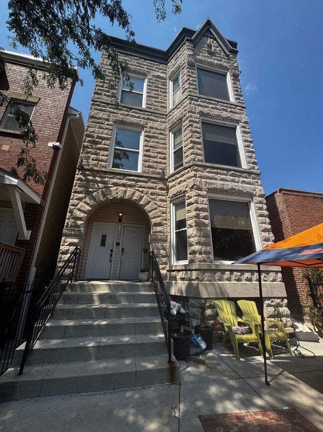 Building Photo - 2726 W Adams St Unit Apt 2