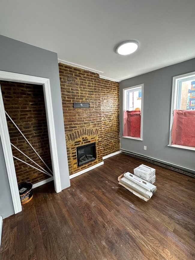 Photo - 1937 N Darien St