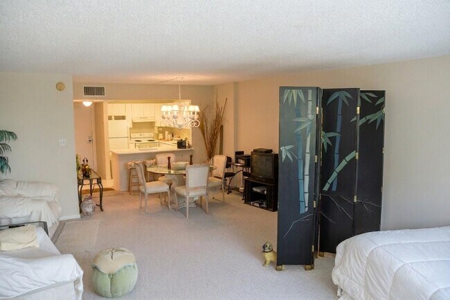 Building Photo - 2301 Collins Ave Unit 336