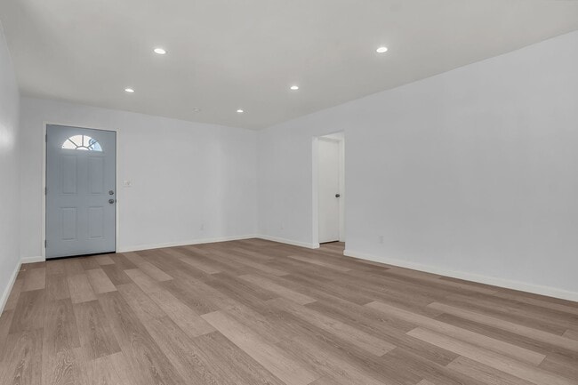 Photo - 1155 W Exposition Blvd Unit A