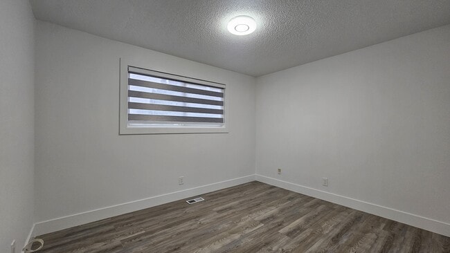 Photo - 6085 Glenmore Dr