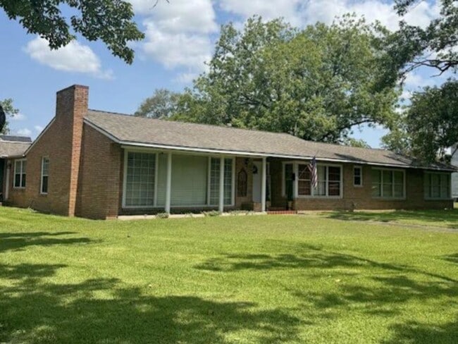 Photo - 3 Bedrom 2 bath with a 1 car garage