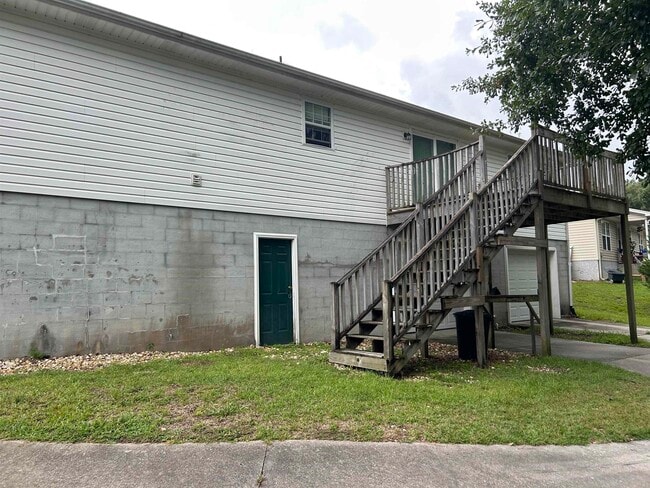 Photo - 635 Blackstone Dr