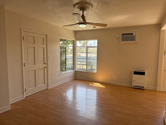 Photo - 1313 Douglas St Unidad 1315 Douglas St