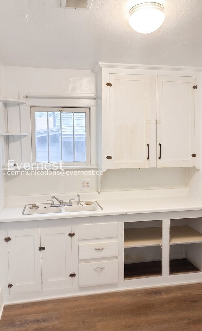 Photo - 801 Smith St