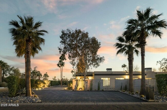 Photo - 8011 E Larkspur Dr