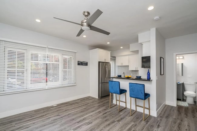 Building Photo - 405 W 3rd St Rental