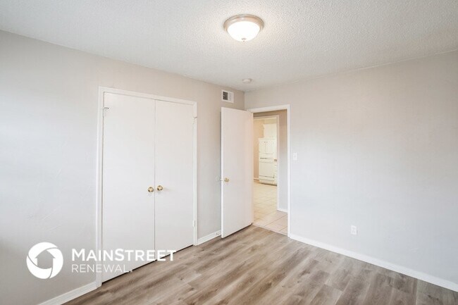 Photo - 808 Lotus Ave