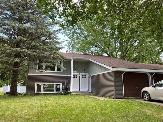 Photo - 323 Allan Ave Unit 2