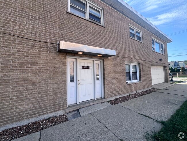 Building Photo - 5778 S Archer Ave Unit 4 Rental