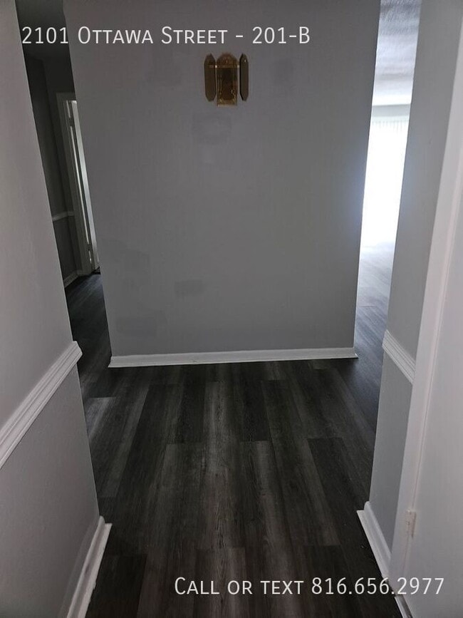 Building Photo - 2101 Ottawa St Unit 201-B Rental