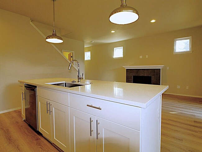 Photo - Modern 3x2.5 End Unit Townhome Retreat in NE Bend