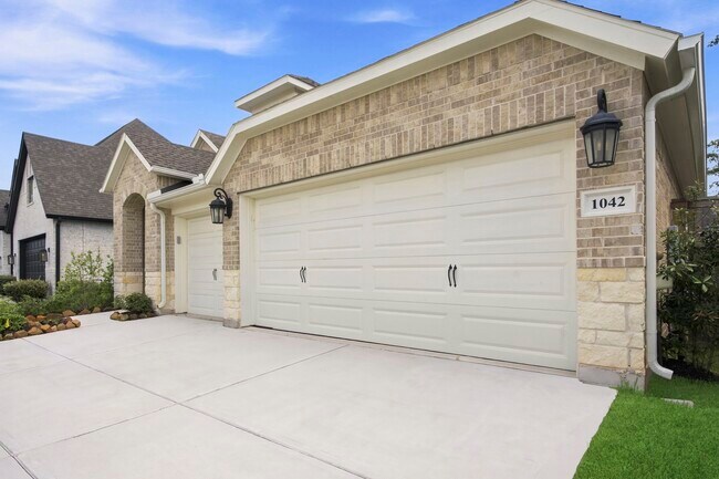 1042 Windy Creek Path