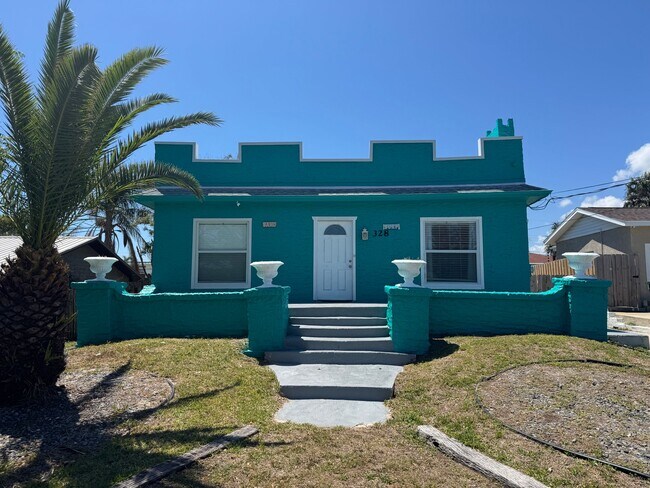 Building Photo - 328 Manhattan Ave