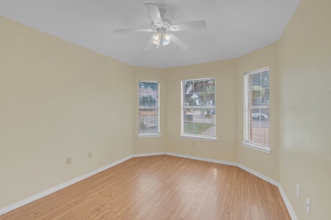 Photo - 1906 Lake View Dr