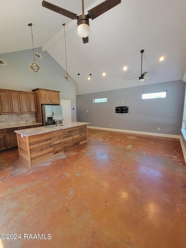 Photo - 917 W Broussard Rd