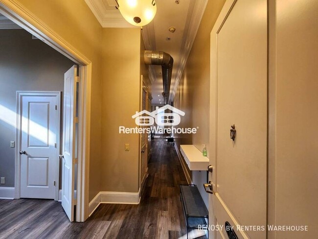 Photo - 2510 Travis St