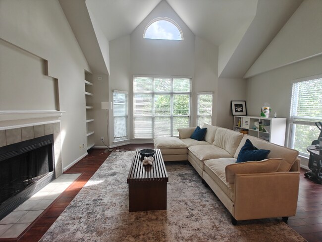 Photo - 521 N Graham St Unidad 3A