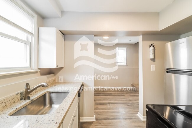Photo - 1593 Leblanc St