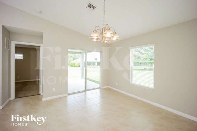 Photo - 154 NW Curtis St