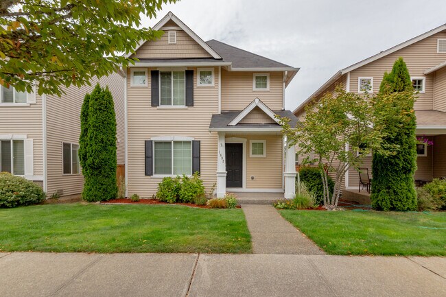 Beautiful 3 bedroom home in DuPont - Beautiful 3 bedroom home in DuPont