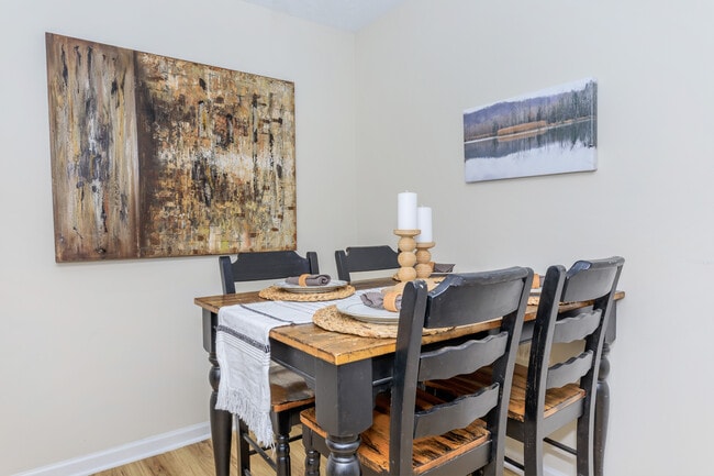 LakeHouse at Florence Apartments