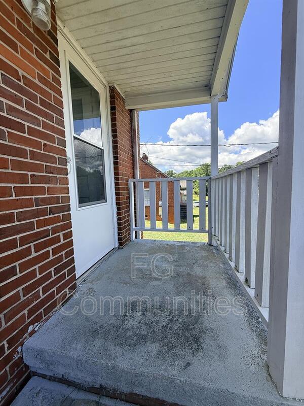 212 Main Ave E