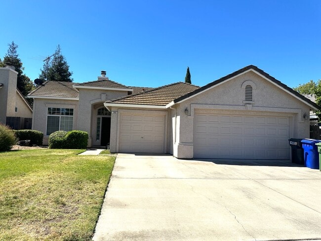 Building Photo - Beautiful 3 Bedroom Home with 3-Car Garage in a Desirable Neighborhood!