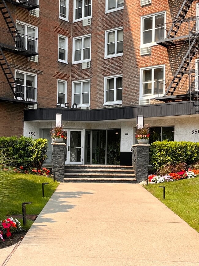 Building Photo - 350 Richmond Ter Unit 2H