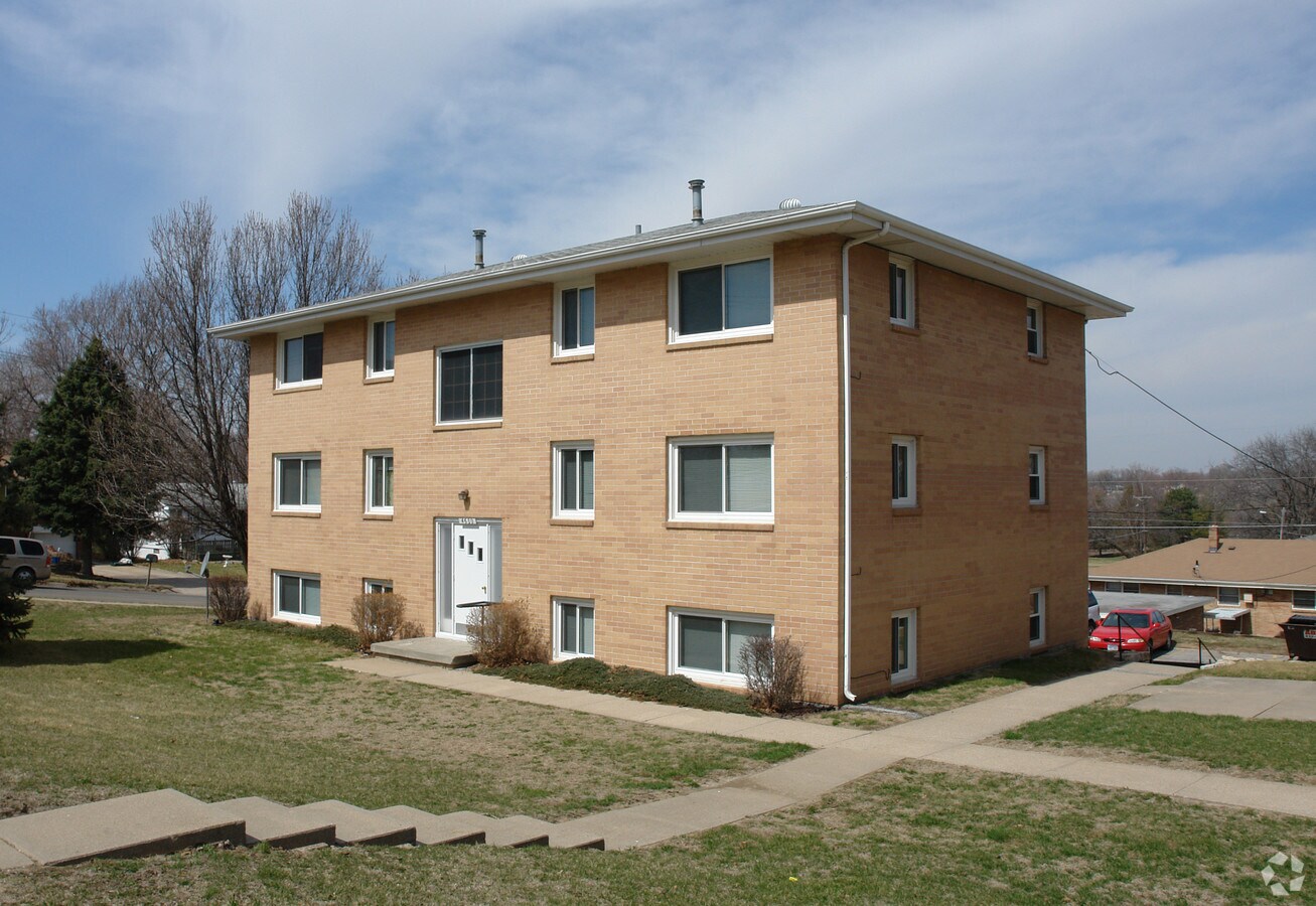 Photo - 4680 Harrison St Apartments