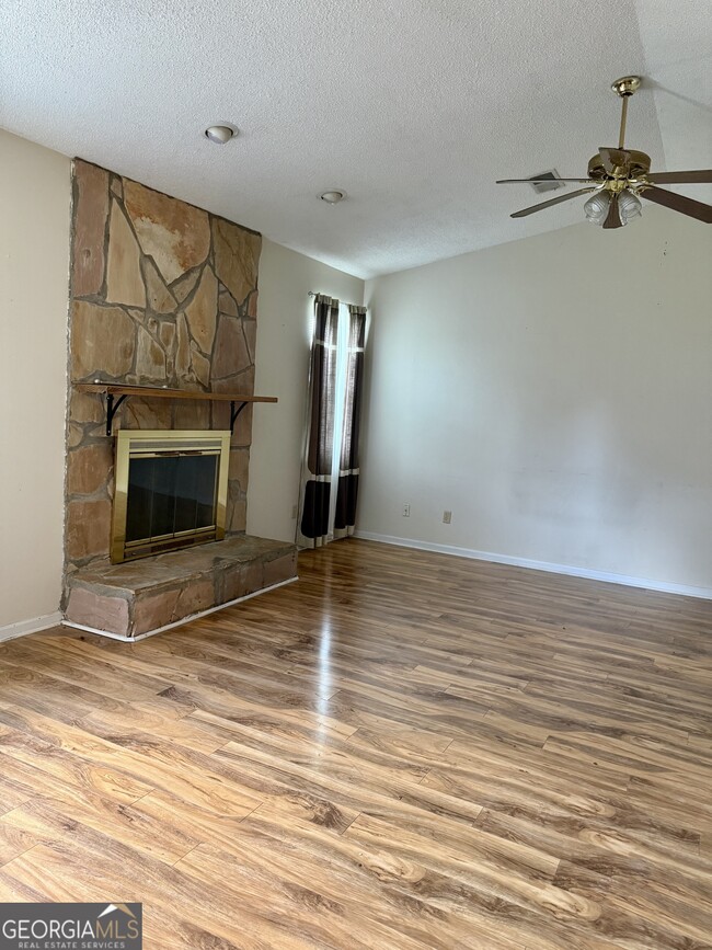 Photo - 104 Woodcarver Trail