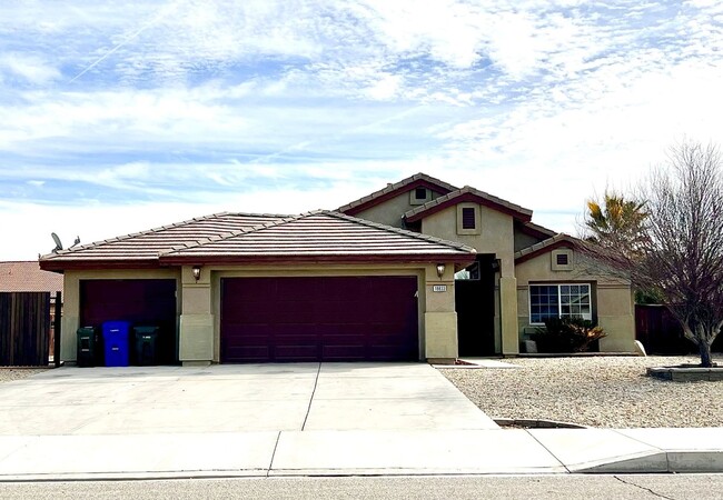 Charming 3BR House in Adelanto - Charming 3BR House in Adelanto