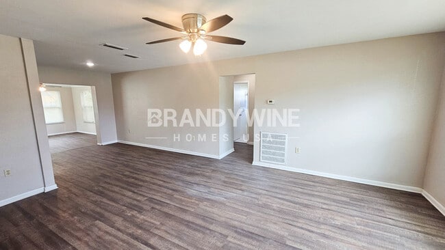 Photo - 121 Melanie Ln