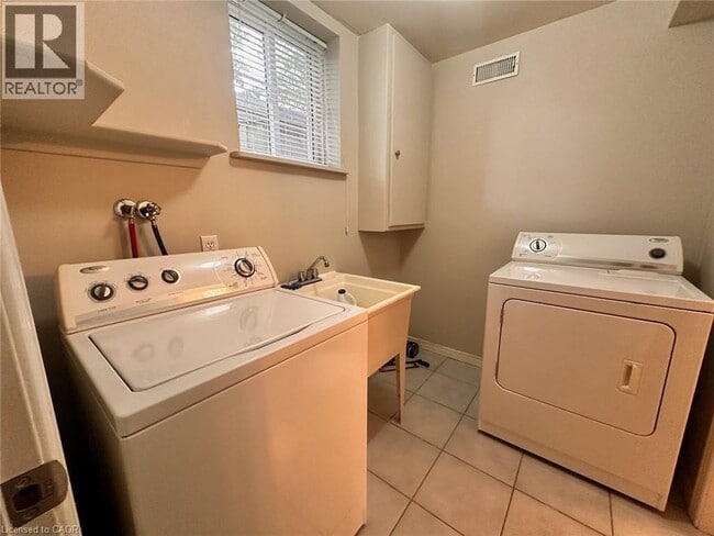 Photo - 9 Macville Ave Unité B