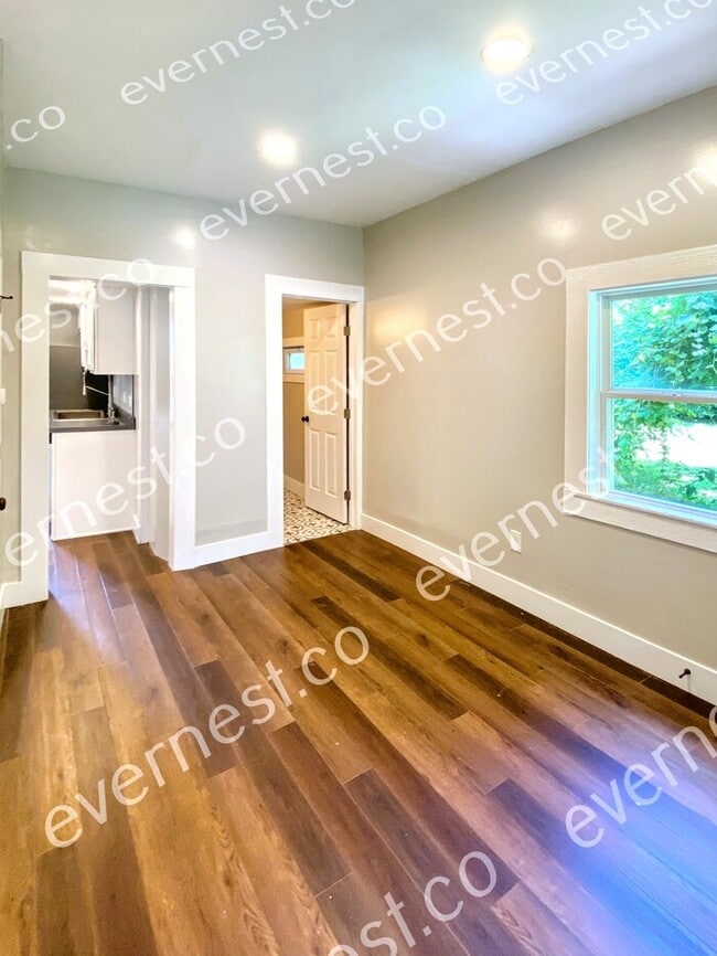 Photo - 1494 Manchester Ave