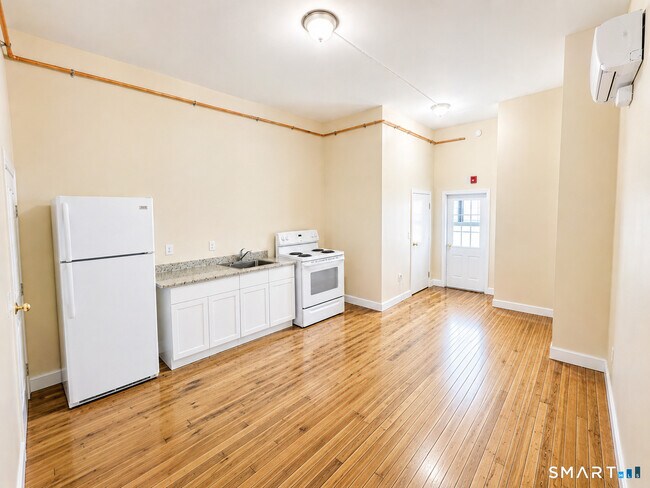 Photo - 105 Bank St Unit 1E