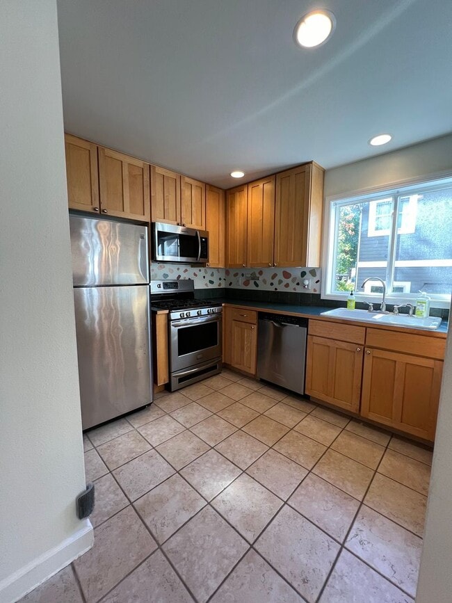 Photo - Lovely Corner Townhome in the Heart of Cap...
